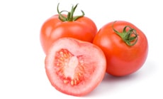 Домашние обезжиривающие и сужающие поры помидорные маски